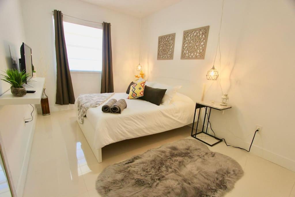 Modern 1/1, Half A Block From The Ocean Apartment Miami Beach Bagian luar foto